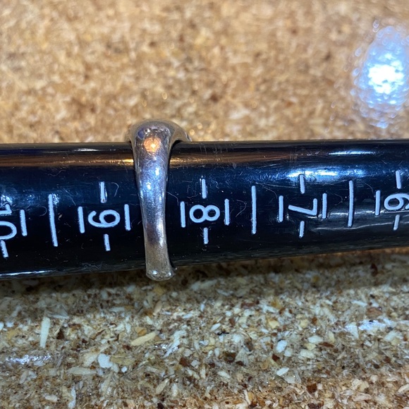 Elegant Silver Ring with Clear Gemstone Sz 8-1/2 - Picture 9 of 9